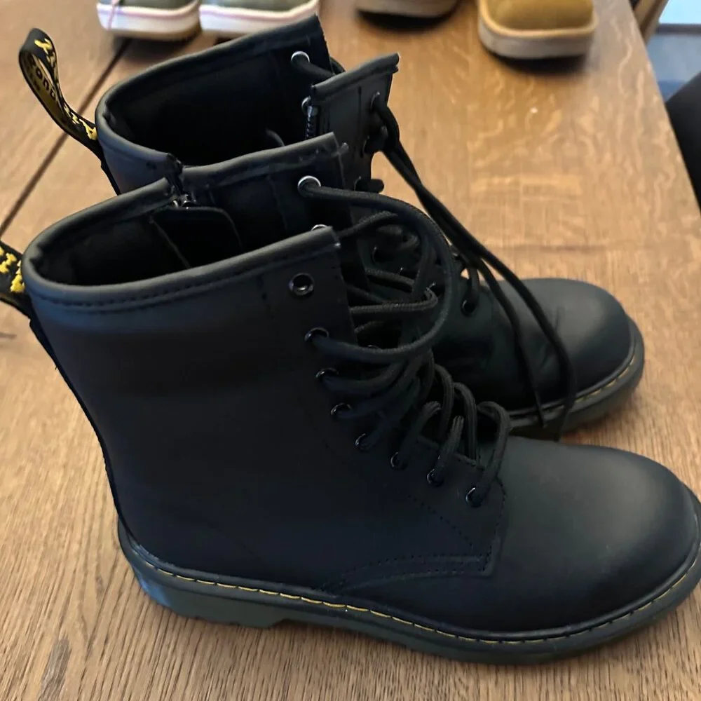 NEW Dr. Martens 1460 Boots Youth Size 5